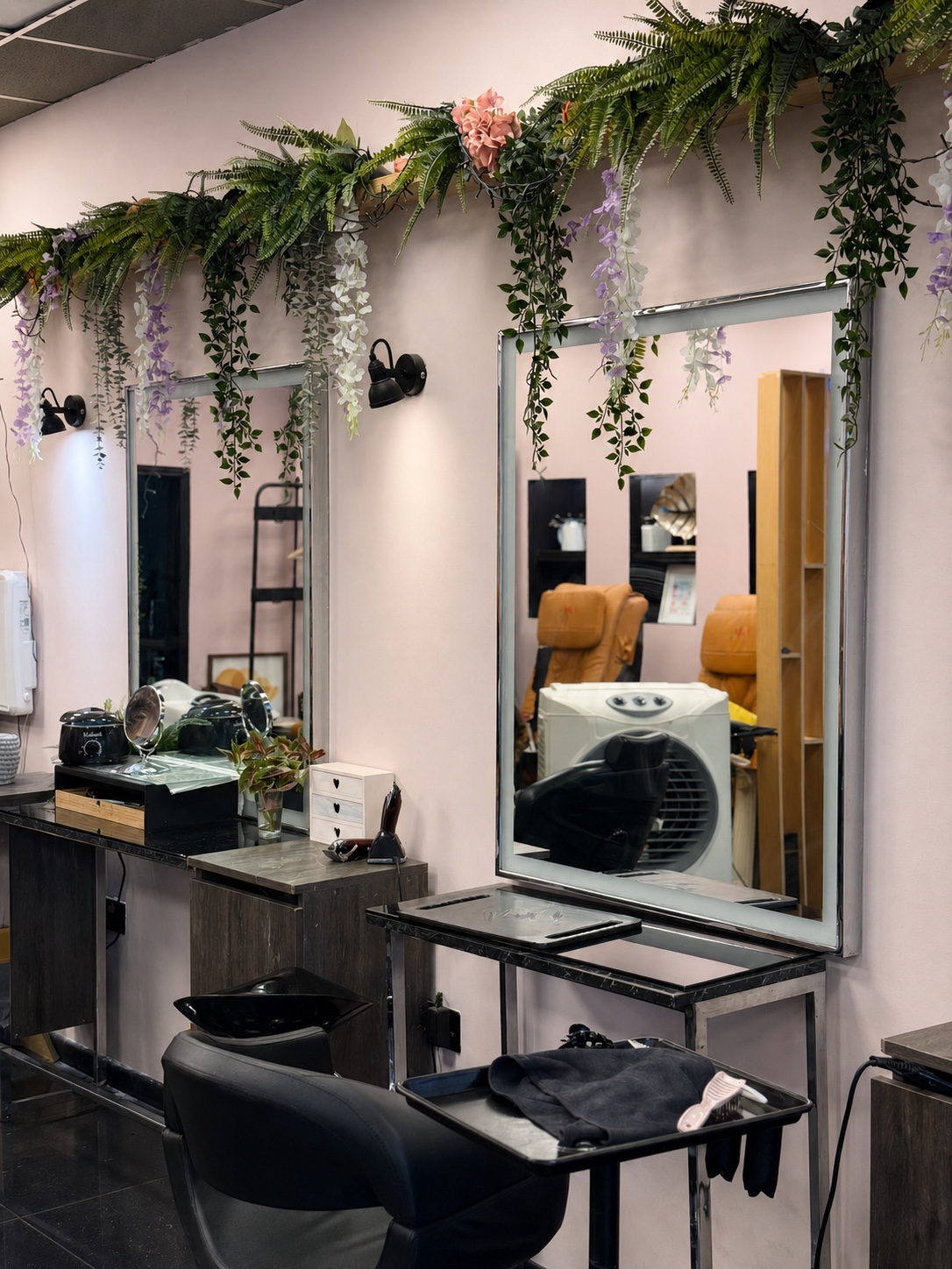 Styling station inside Chic Salon & Clinic.
